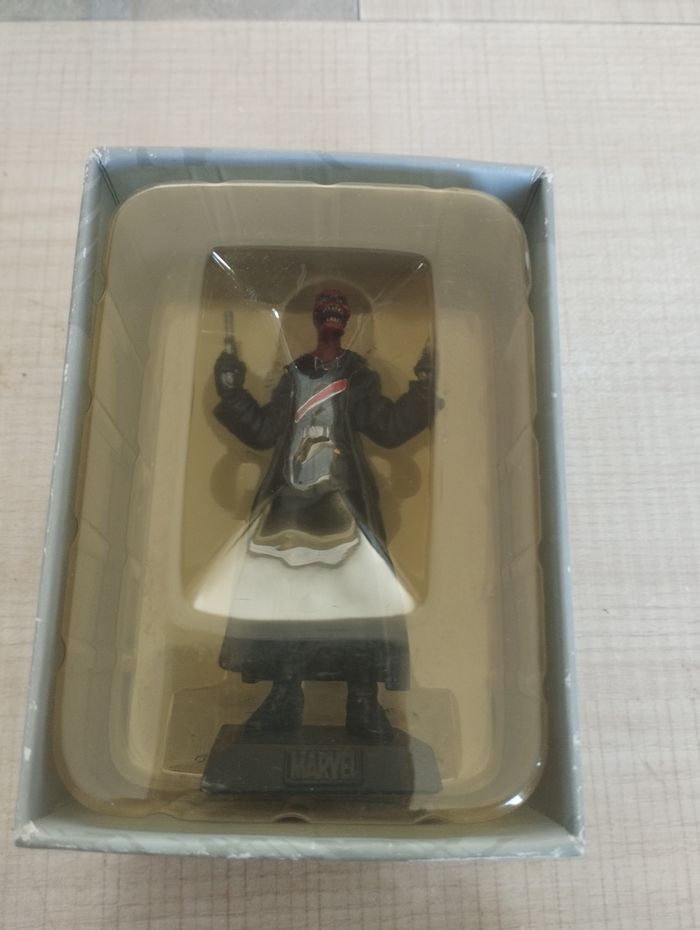 Figurine Marvel crâne rouge en plomb