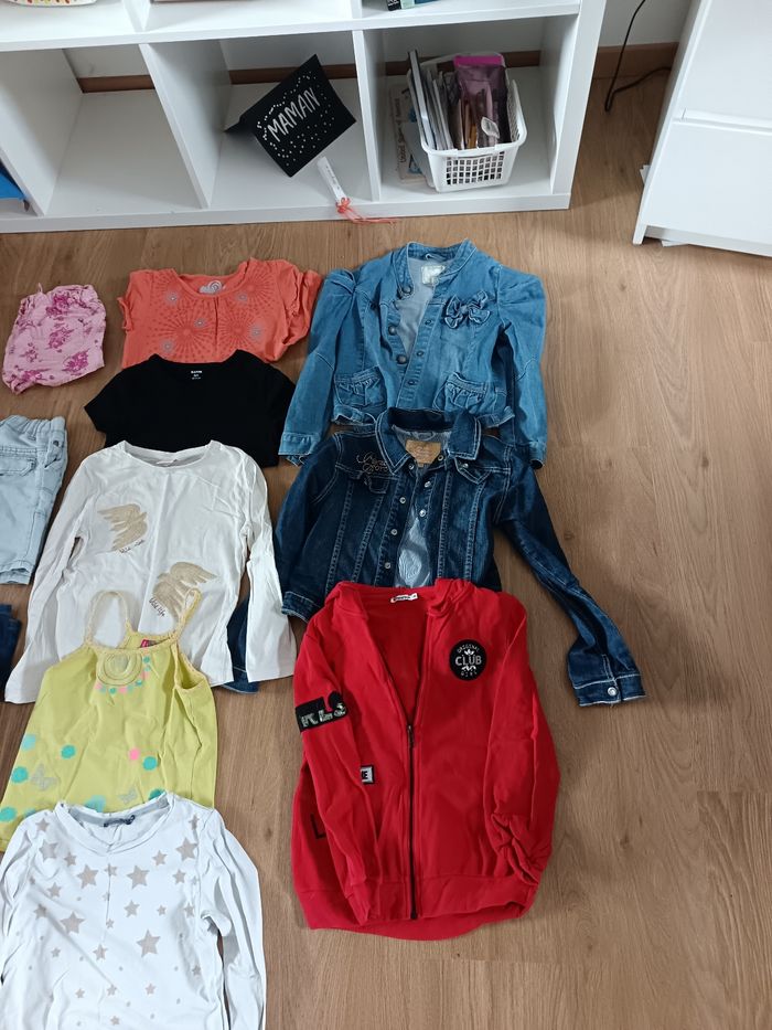 Gros lot  de vêtements  fille 8 ans- 30 pièces - photo numéro 3