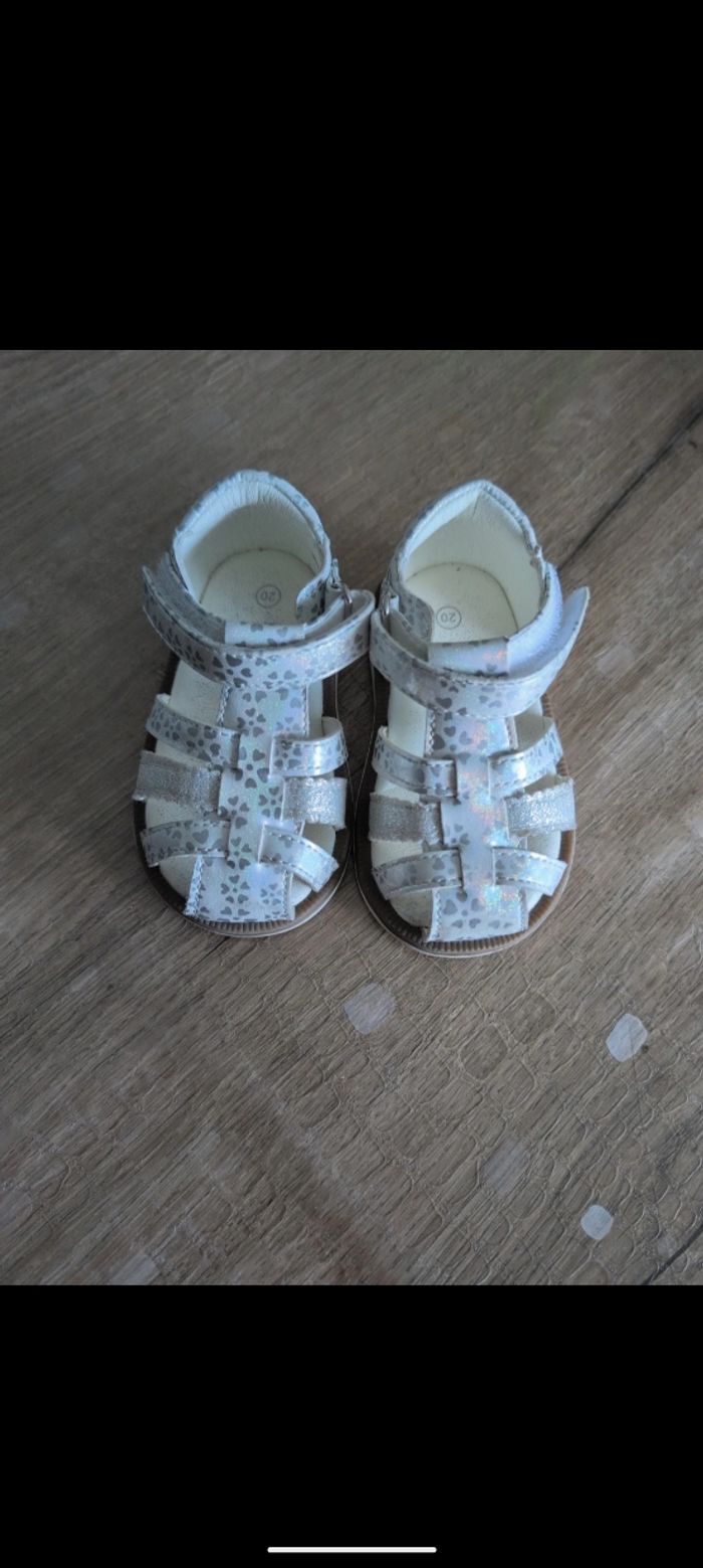 Sandales a bouts fermer