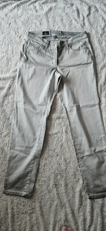 Pantalon gris usé