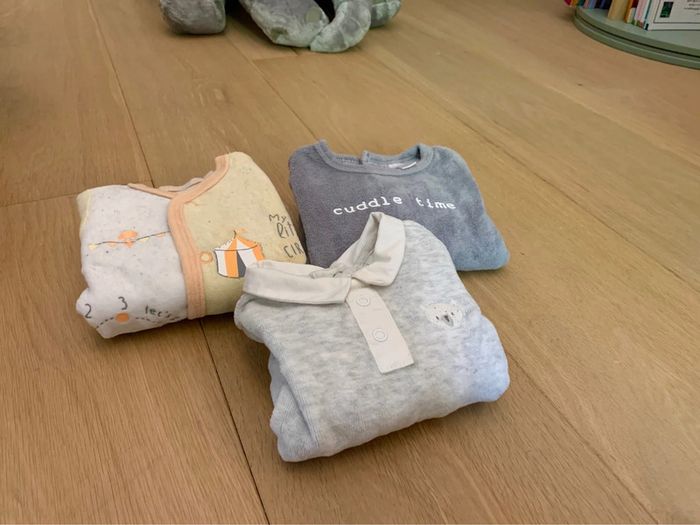 Lot de 3 pyjamas naissance - photo numéro 2