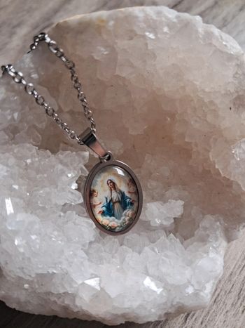 Collier médaillon vierge marie