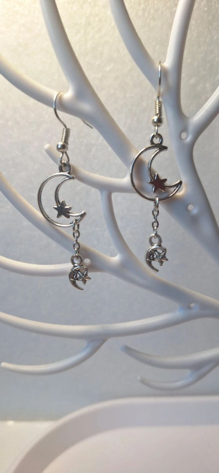 Boucles d'oreilles lune pendantes - photo numéro 2