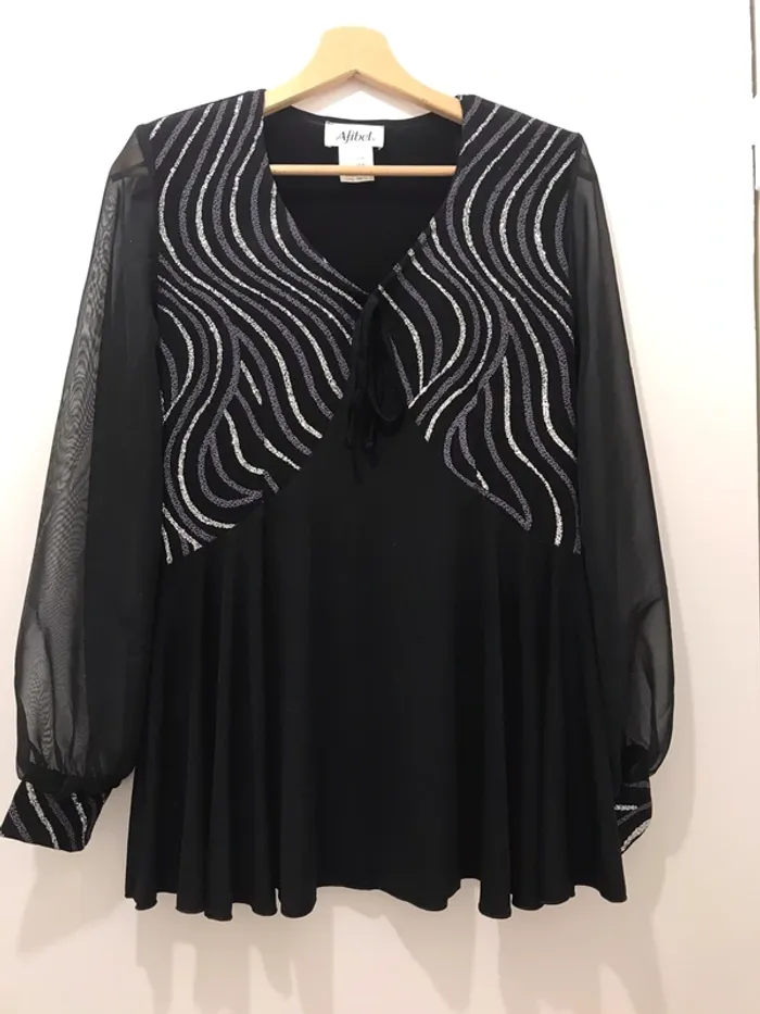 Haut à motifs