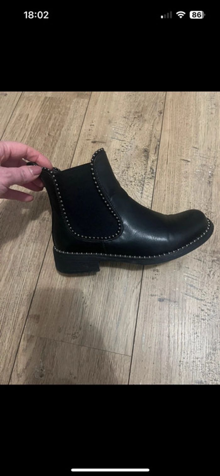 Bottines ERYNN noires à clous – Look rock parfait pour la rentrée – T36