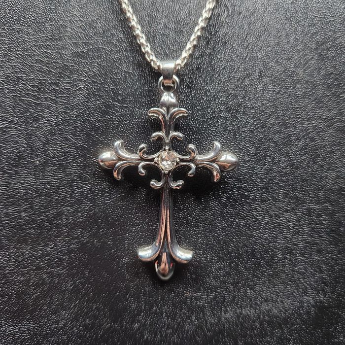 Collier punk goth croix