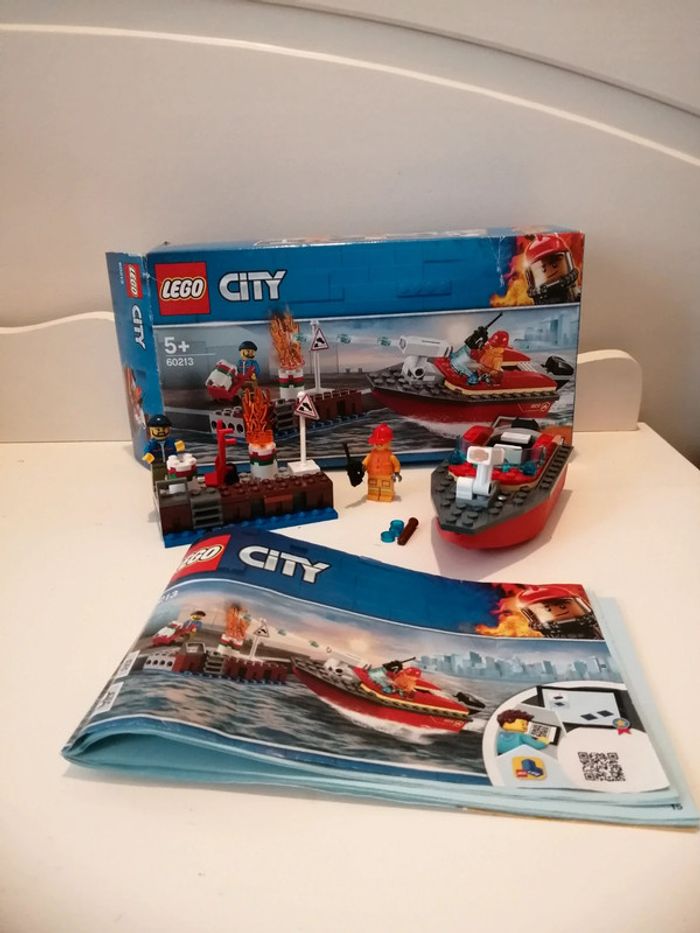 Lego city "L'incendie sur le quai"