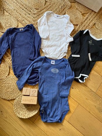 Lot de 4 bodys taille 12 mois petit bateau