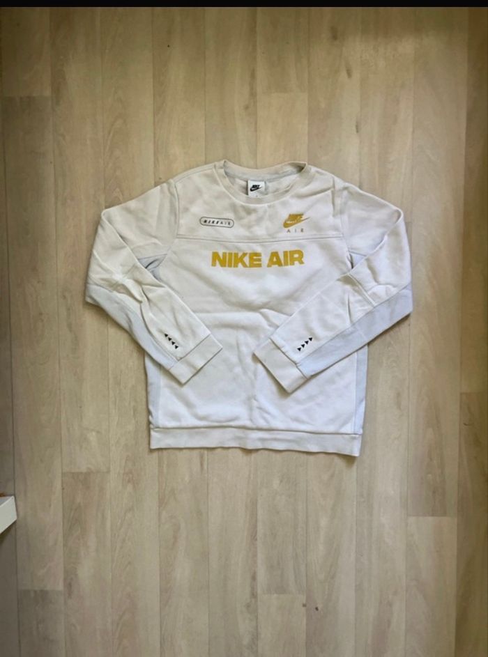 Pull Nike blanc et doré - photo numéro 3