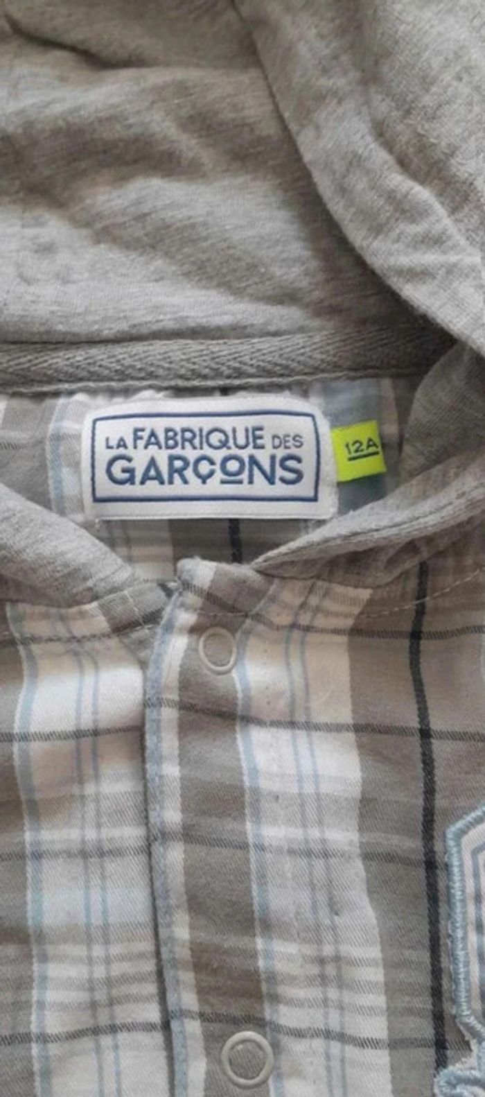 chemise  manches longues  capuche  neuve la  fabrique  des garçons  12 ans - photo numéro 2