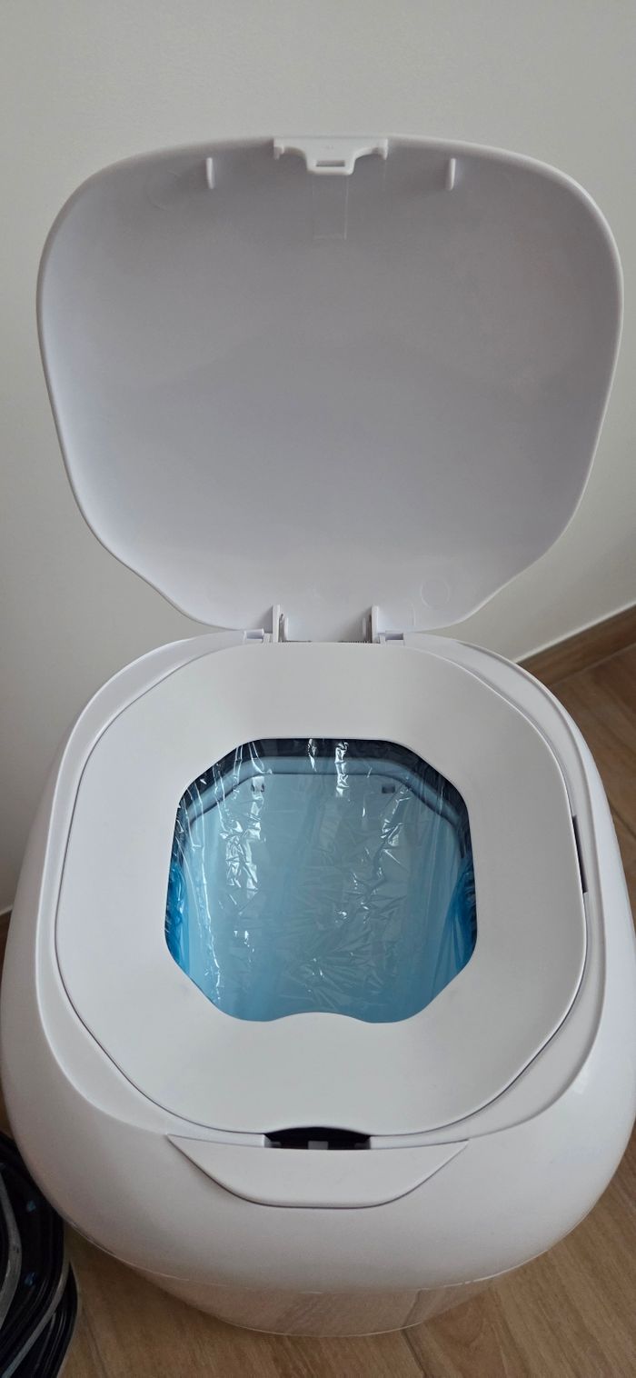 Poubelle de couches avec 3 recharges comprises - photo numéro 2