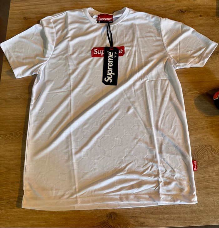 T-shirt manches courtes homme neuf SUPREME taille L - photo numéro 3