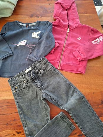 Lot 24 mois gilet zippée, t-shirt manches longues et jeans