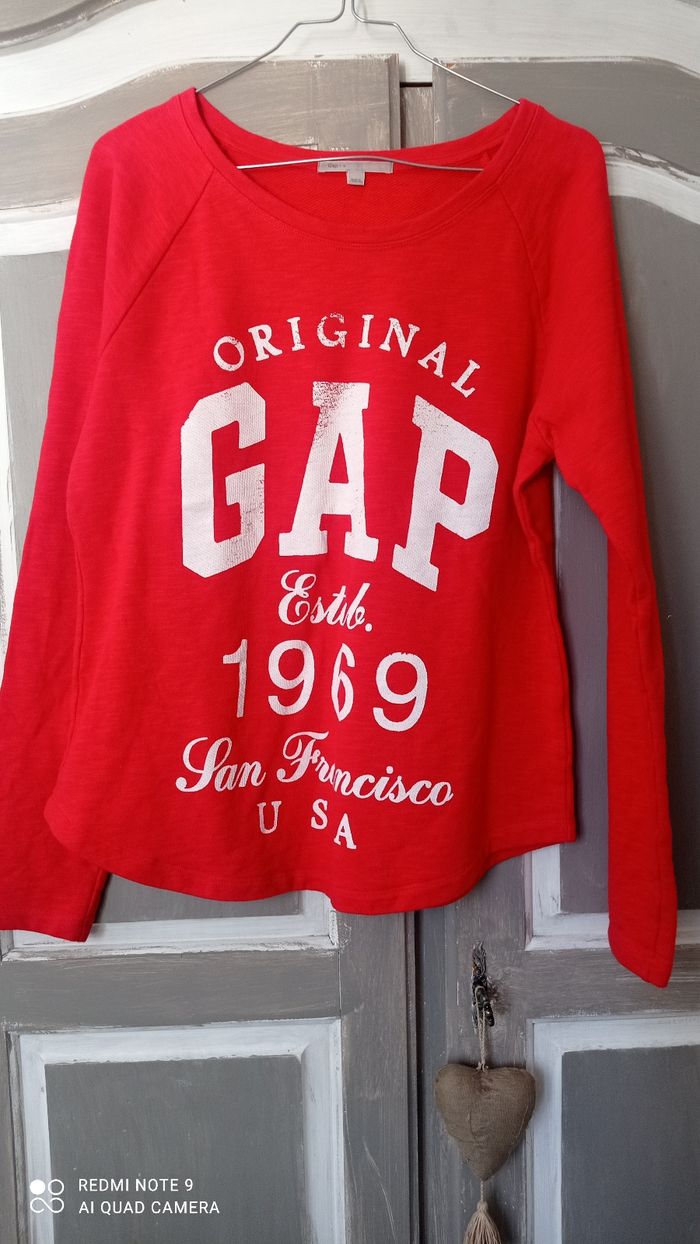 Sweat Gap rouge taille M en excellent état