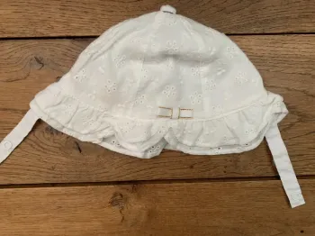 Chapeau de soleil blanc dentelle