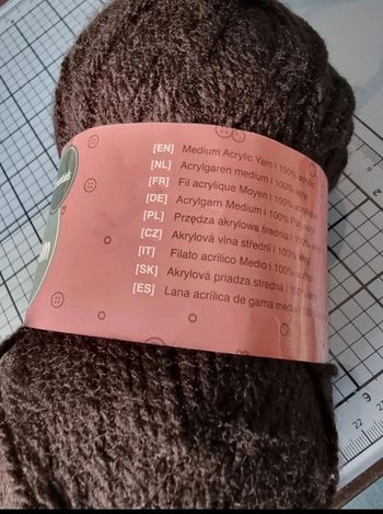 Pelote de Laine Neuve - Alison & Mae - Noire - 100g / 238m - Acrylique Doux