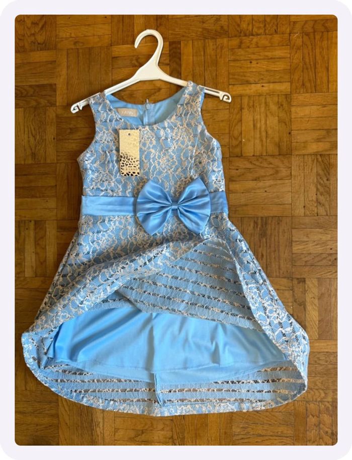 Robe en dentelle bleue - photo numéro 5