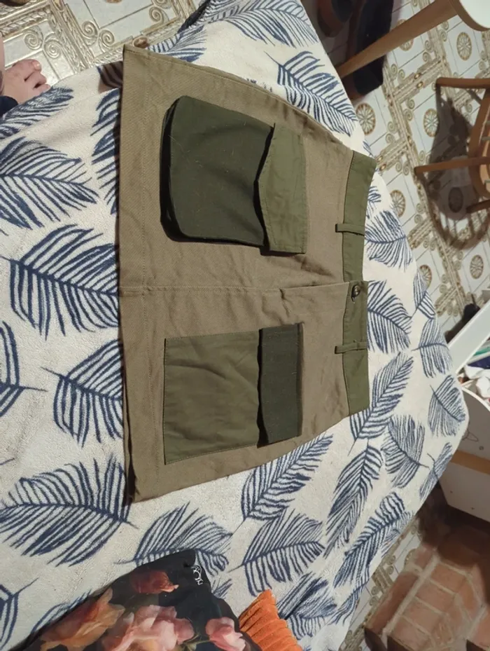 Mini-jupe kaki garçonne