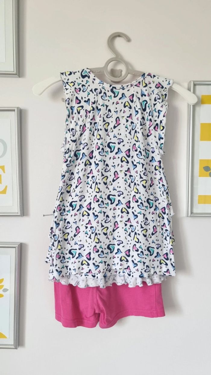 Lot tunique coeur C&A taille 98 et short domyos 98-104 =4ans - photo numéro 2