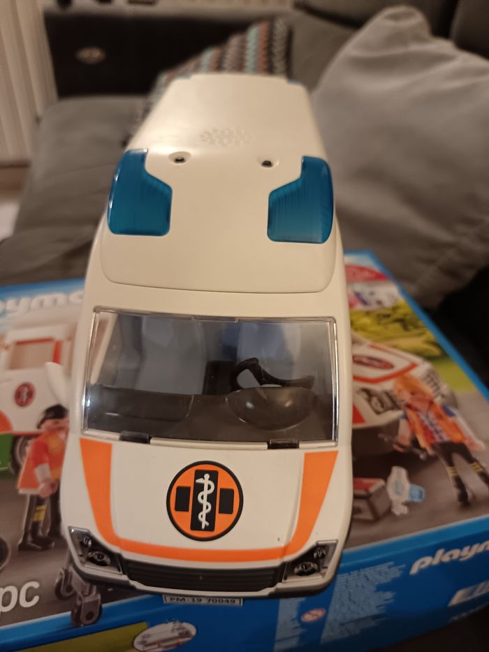 Ambulance playmobil - photo numéro 3