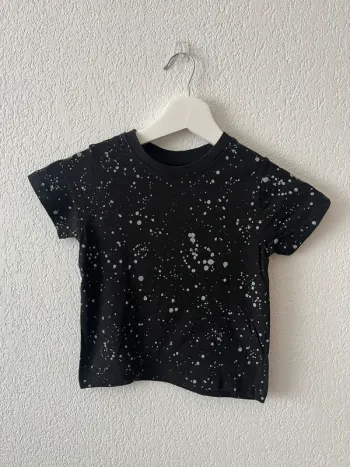 T-shirt H&M Basic 3-4 ans – noir effet peinture éclaboussures grises