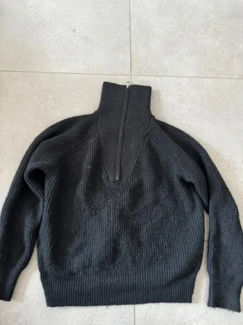 Pull noir Kiabi, taille XL, bon état mais il y a des peluches, pour femme