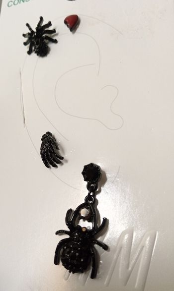 Boucle d'oreille mode araignée