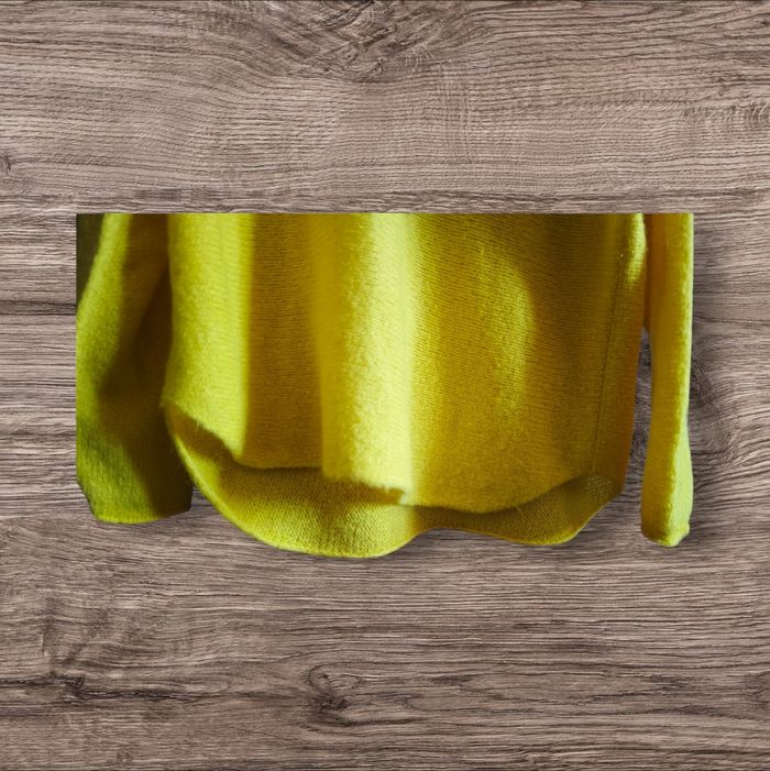 Pull col V jaune Fashion Mademoiselle en basket - photo numéro 3