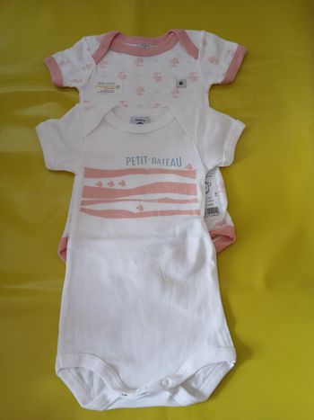 lot 2 bodies manches courtes petit bateau 60 cm 3 mois
