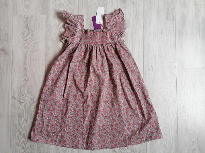 Robe liberty Amelie
Marque Cyrillus 
Taille 10 ans
Neuve étiquetée 
Prix magasin 94,90€