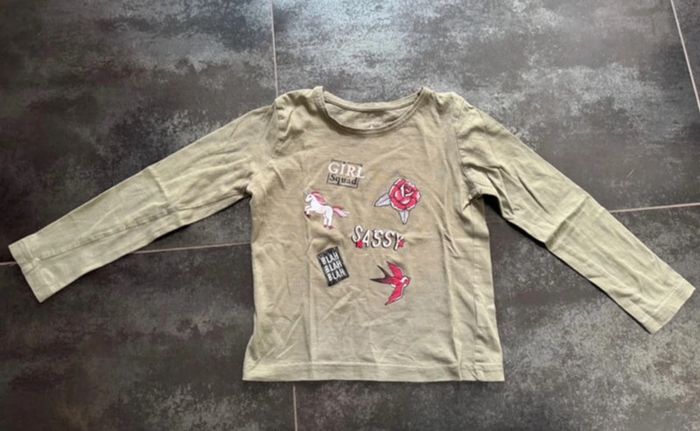 T-shirt haut kaki Primark fille 6/7 ans