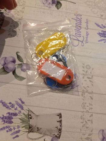 4 porte clés.