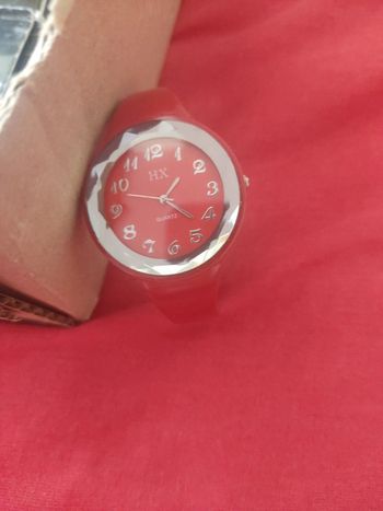 Montre rouge