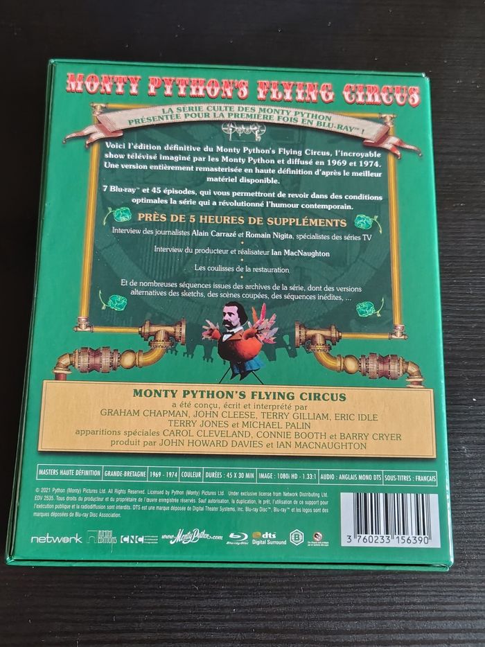 Coffret Collector 7 Blu Ray : Monty Pythons Flying Circus : L'intégrale - photo numéro 2