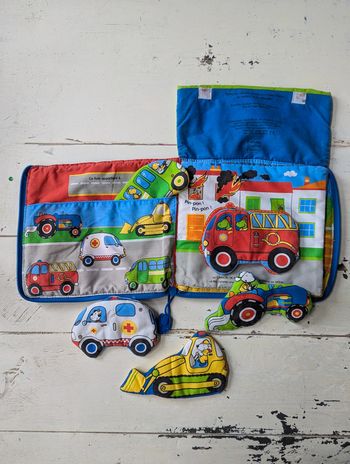 Livre en tissu 🚗 Les petits véhicules 🚗
