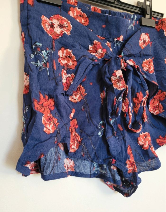 Short fleuri Pull&bear 36 - photo numéro 3