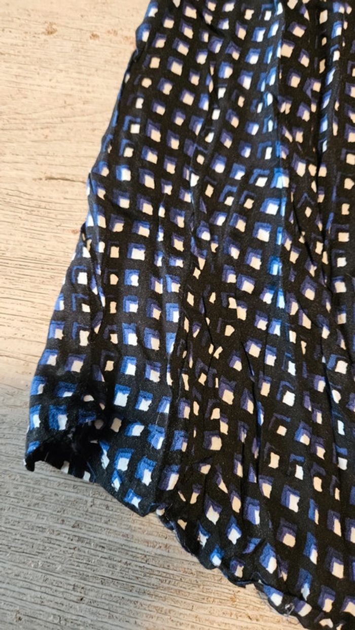 Blouse à manches 3/4 noire avec dessin bleus et blancs, Camaïeu, 40, peu mise - photo numéro 5