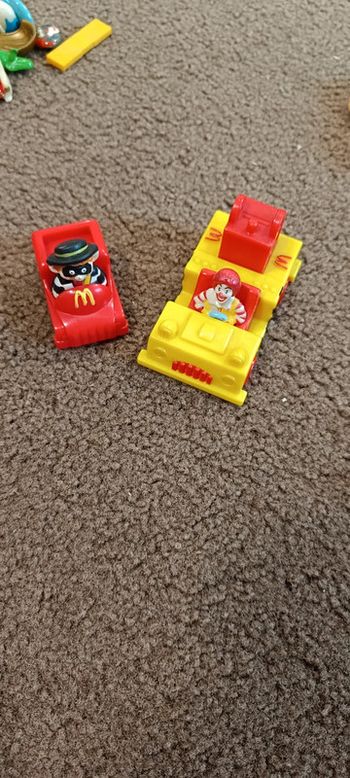 Lot figurines Ronald aeroport