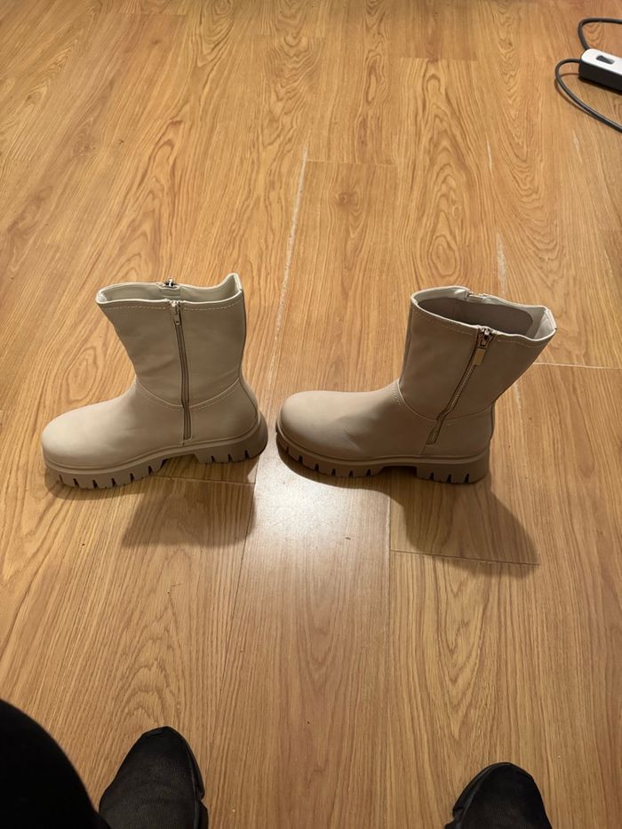 Bottes de couleur beige, pointure 43 marque ASOS - photo numéro 2
