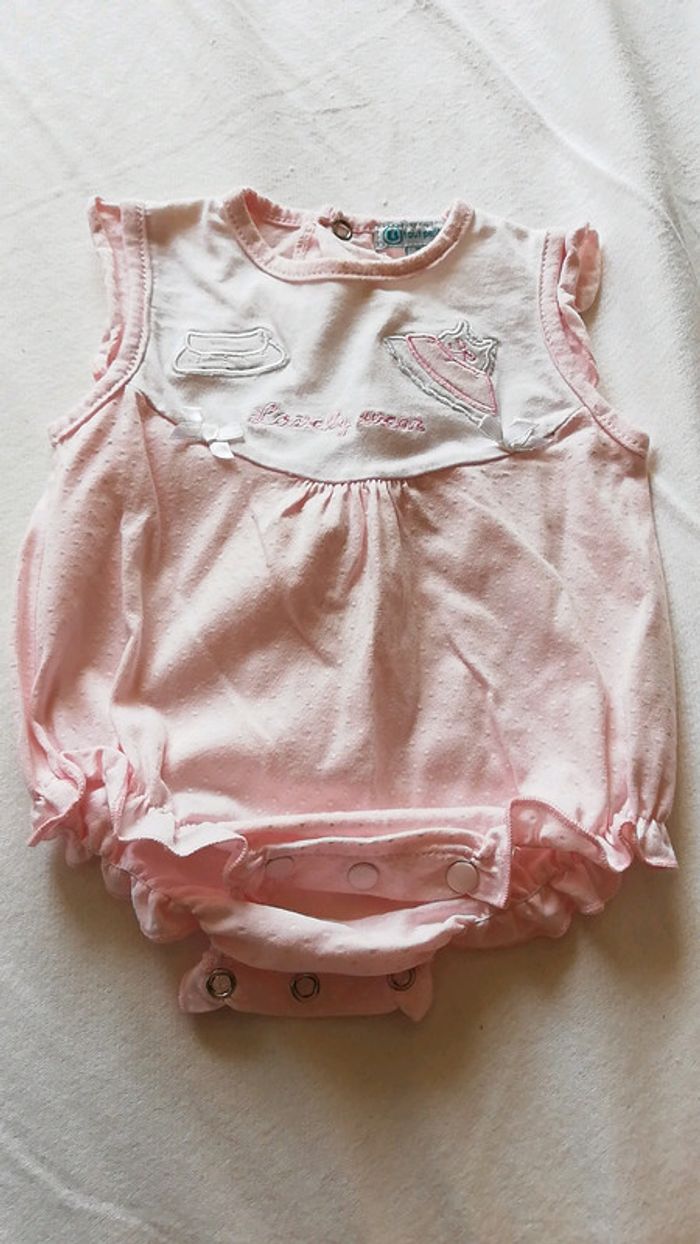 Barboteuse rose et blanche