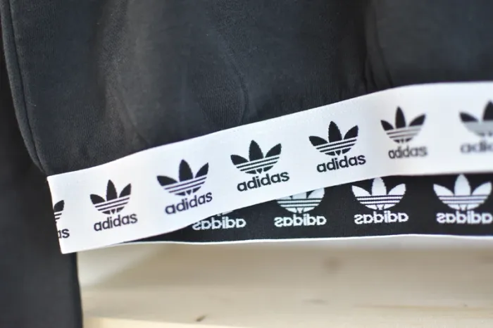 Sweat Adidas en taille S - Très bon état - photo numéro 3