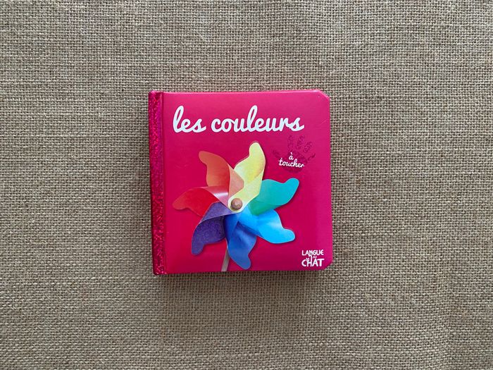 Livre les couleur à toucher Langue au Chat d'occasion