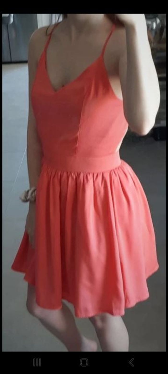 Robe corail de la marque Tobi taille 34