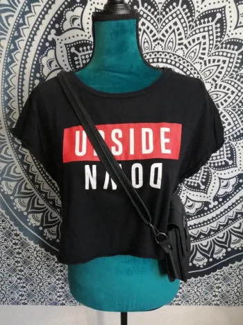 Tee-shirt crop top noir à message upside down / jennyfer / (M)