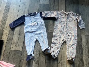2 pyjamas