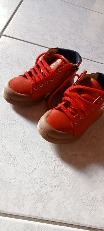 Baskets rouges