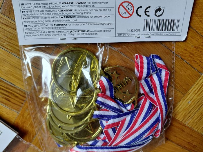lot 1 - sachet de 8 médailles pour enfants - photo numéro 3