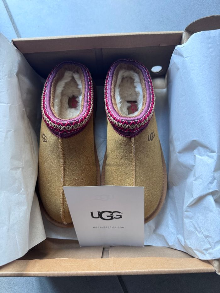 Paire de UGG Tasman beige taille 37 - photo numéro 5