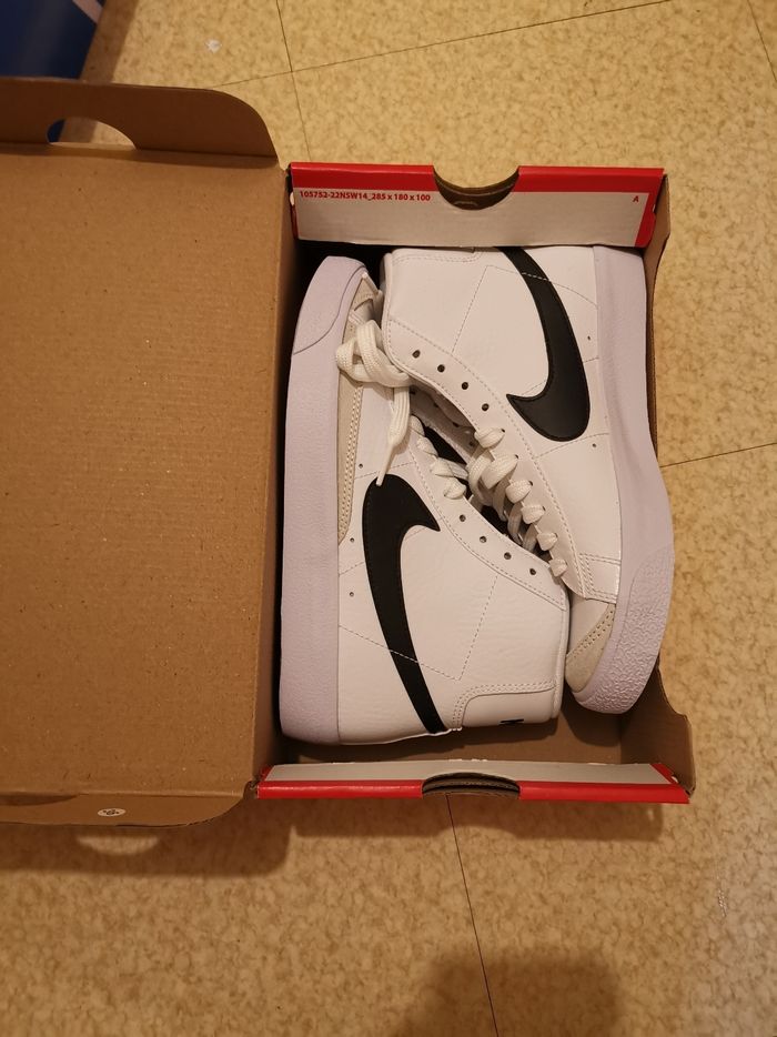 Basket Nike Blazer Mid '77 (GS) taille 37.5 - photo numéro 2