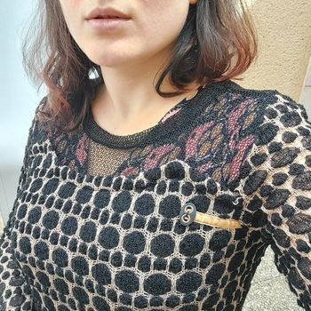 Pull léger noir et doré